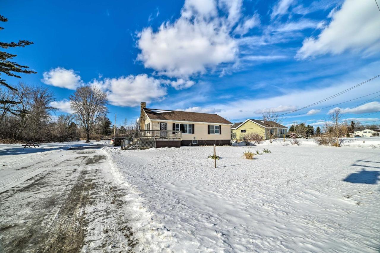 Cozy Tawas City Home With Views Of Lake Huron! 外观 照片